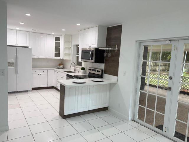 9976 Liberty Rd, Boca Raton, FL 33434