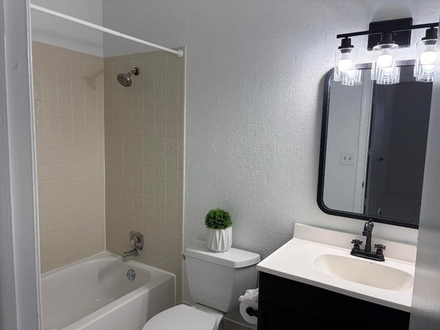 9976 Liberty Rd, Boca Raton, FL 33434