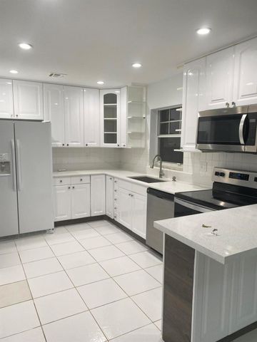 9976 Liberty Rd, Boca Raton, FL 33434