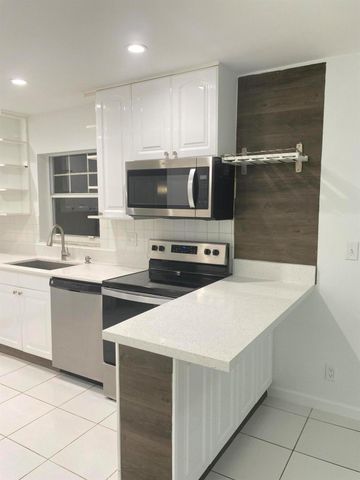 9976 Liberty Rd, Boca Raton, FL 33434