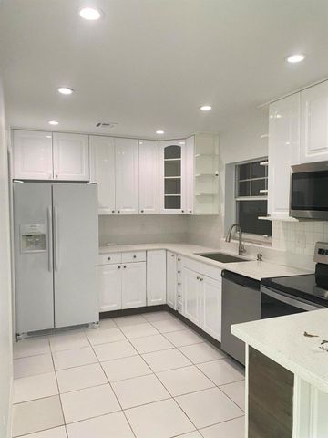 9976 Liberty Rd, Boca Raton, FL 33434