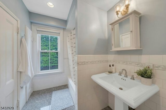 42 Llewellyn Rd, Montclair Twp., NJ 07042
