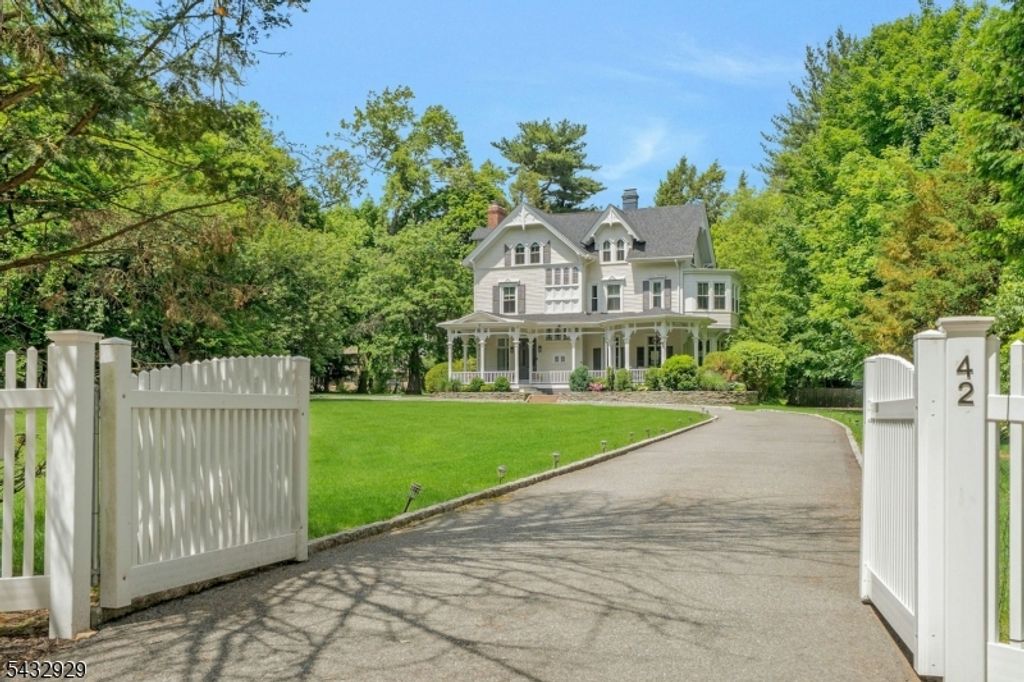 42 Llewellyn Rd, Montclair Twp., NJ 07042