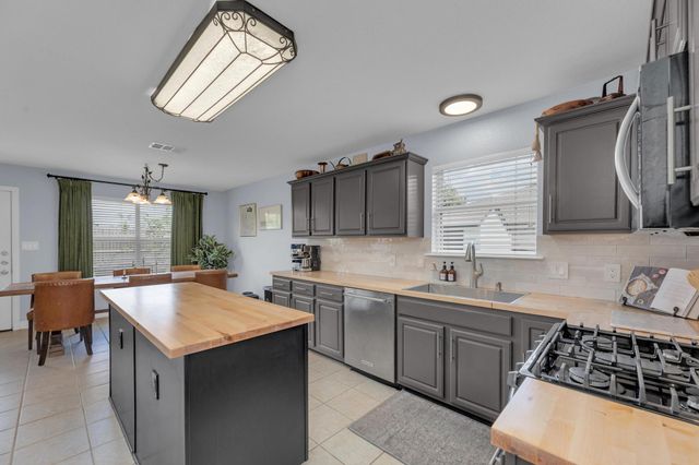 1410 Sherry DR, Taylor, TX 76574