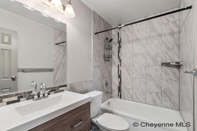 517 W 6TH ST, Cheyenne, WY 82007