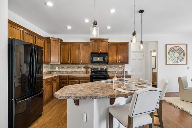 1053 Avery Trace Cir, Hendersonville, TN 37075