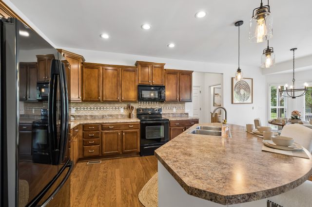 1053 Avery Trace Cir, Hendersonville, TN 37075