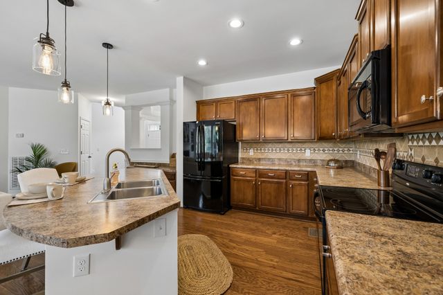 1053 Avery Trace Cir, Hendersonville, TN 37075