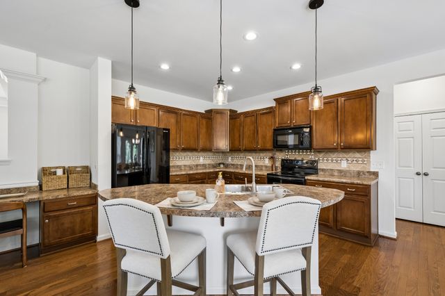1053 Avery Trace Cir, Hendersonville, TN 37075