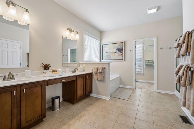 1053 Avery Trace Cir, Hendersonville, TN 37075