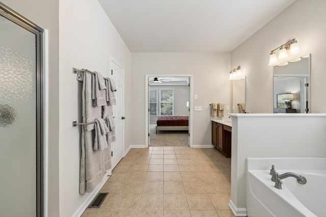 1053 Avery Trace Cir, Hendersonville, TN 37075