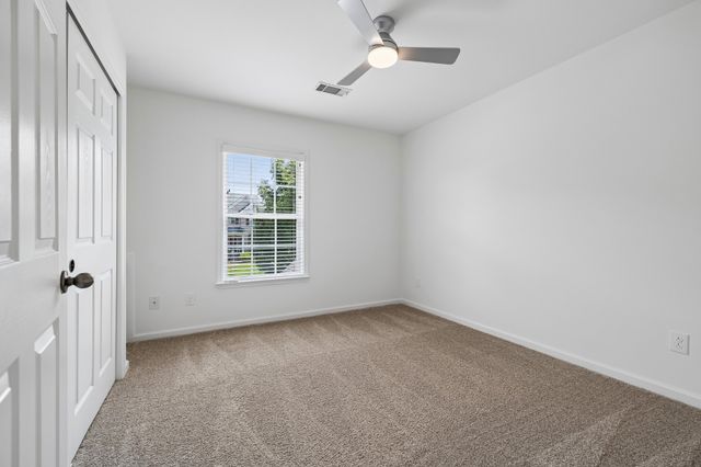 1053 Avery Trace Cir, Hendersonville, TN 37075