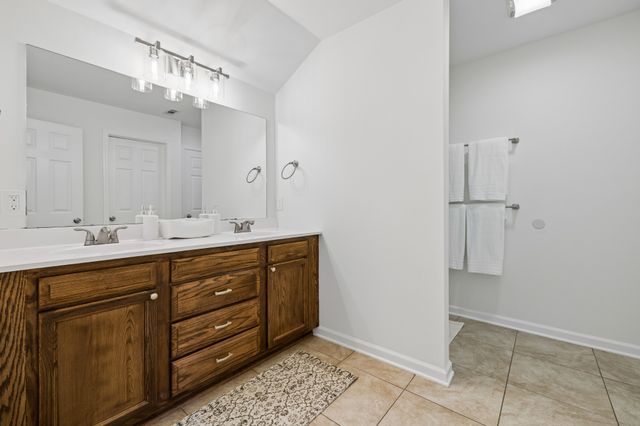 1053 Avery Trace Cir, Hendersonville, TN 37075