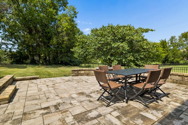 1053 Avery Trace Cir, Hendersonville, TN 37075