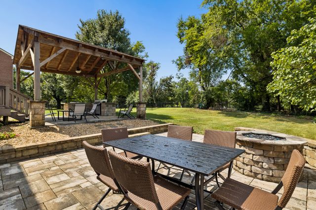 1053 Avery Trace Cir, Hendersonville, TN 37075