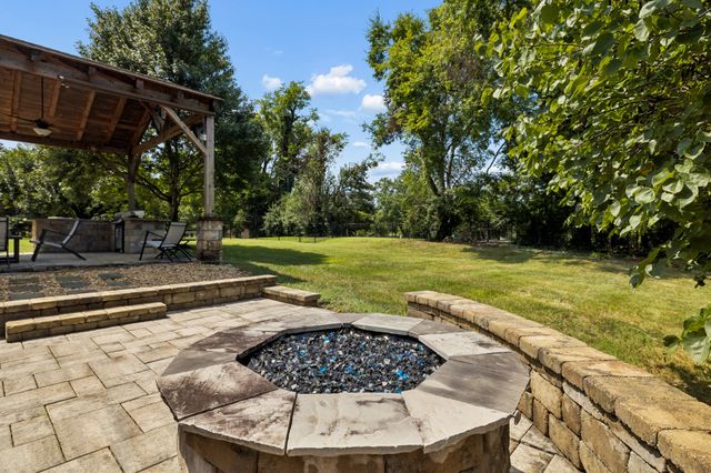 1053 Avery Trace Cir, Hendersonville, TN 37075