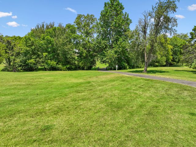 1053 Avery Trace Cir, Hendersonville, TN 37075