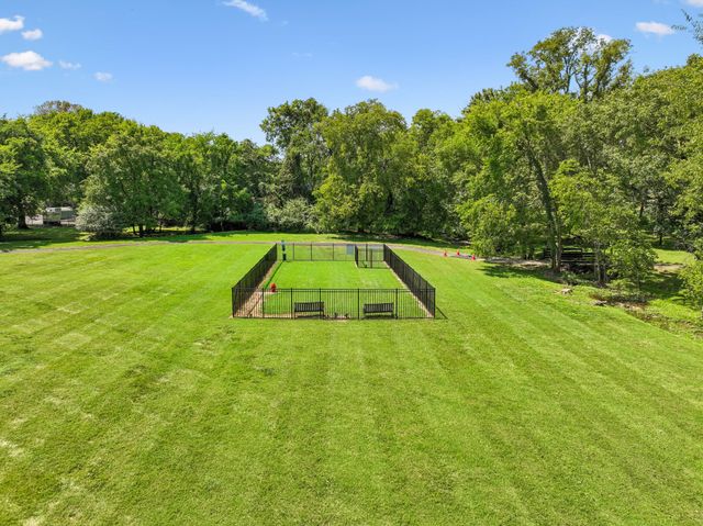 1053 Avery Trace Cir, Hendersonville, TN 37075