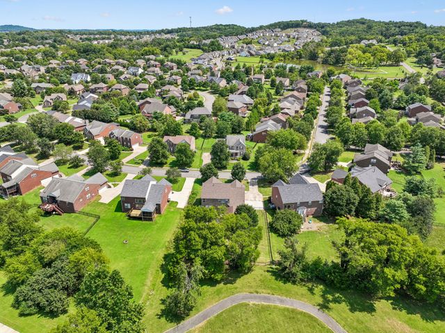 1053 Avery Trace Cir, Hendersonville, TN 37075