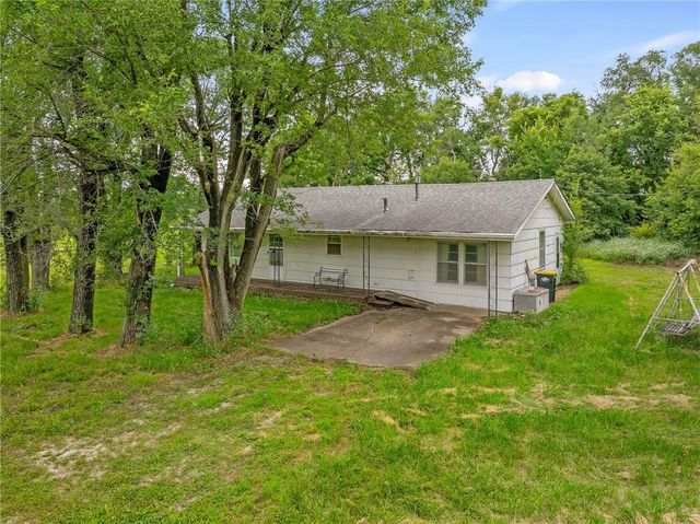 21455 S Moonlight Road, Gardner, KS 66030
