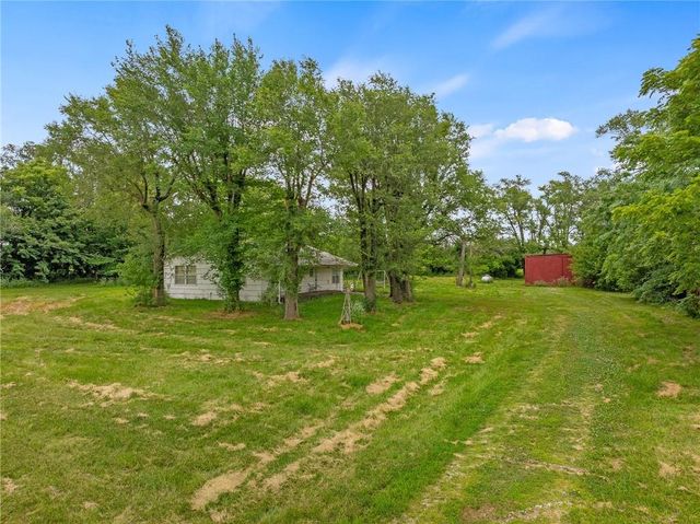21455 S Moonlight Road, Gardner, KS 66030