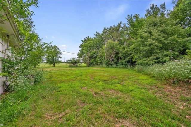 21455 S Moonlight Road, Gardner, KS 66030