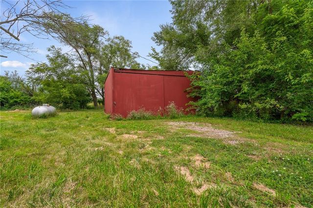 21455 S Moonlight Road, Gardner, KS 66030