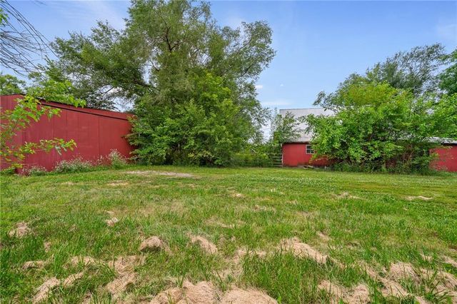 21455 S Moonlight Road, Gardner, KS 66030