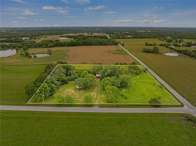 21455 S Moonlight Road, Gardner, KS 66030