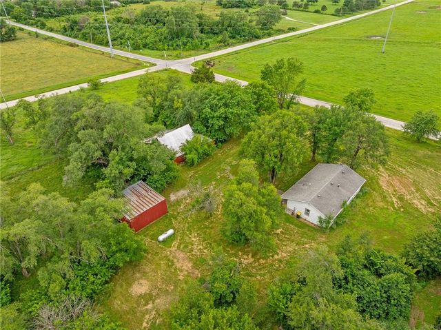 21455 S Moonlight Road, Gardner, KS 66030