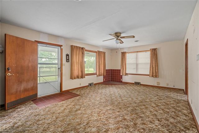 21455 S Moonlight Road, Gardner, KS 66030