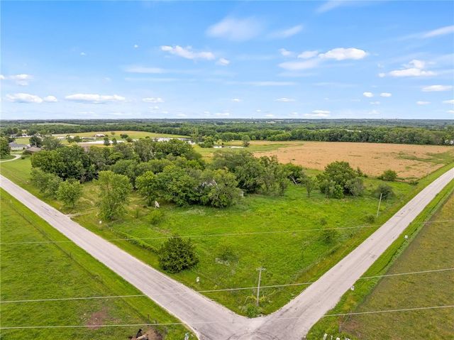 21455 S Moonlight Road, Gardner, KS 66030