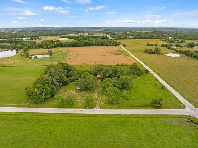 21455 S Moonlight Road, Gardner, KS 66030
