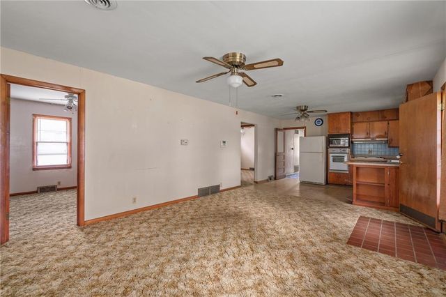 21455 S Moonlight Road, Gardner, KS 66030