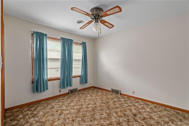 21455 S Moonlight Road, Gardner, KS 66030