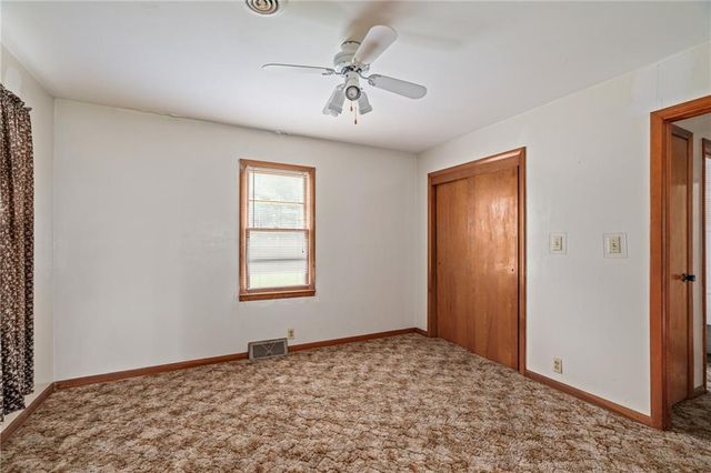 21455 S Moonlight Road, Gardner, KS 66030