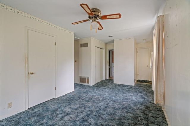 21455 S Moonlight Road, Gardner, KS 66030