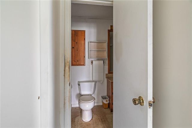 21455 S Moonlight Road, Gardner, KS 66030