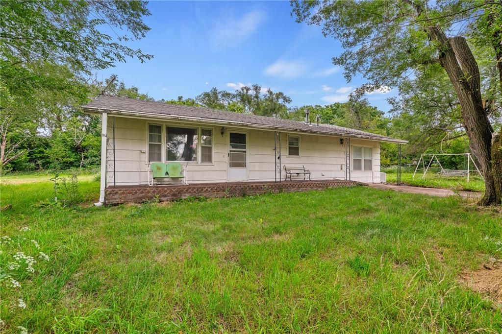 21455 S Moonlight Road, Gardner, KS 66030