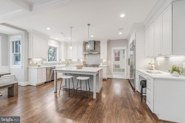 6805 LUMSDEN ST, Mclean, VA 22101