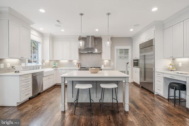 6805 LUMSDEN ST, Mclean, VA 22101