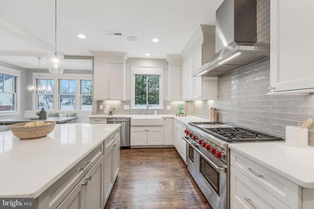 6805 LUMSDEN ST, Mclean, VA 22101