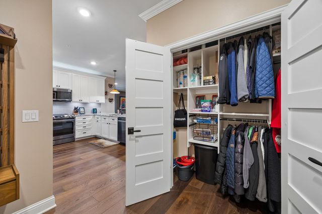 1735 Wittington Place 3207, Farmers Branch, TX 75234