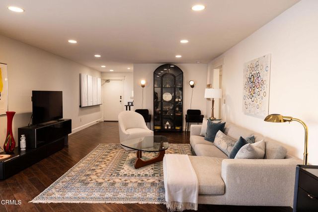 382 E California Boulevard 105, Pasadena, CA 91106