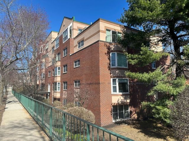 1 Watermill Pl 316, Arlington, MA 02476