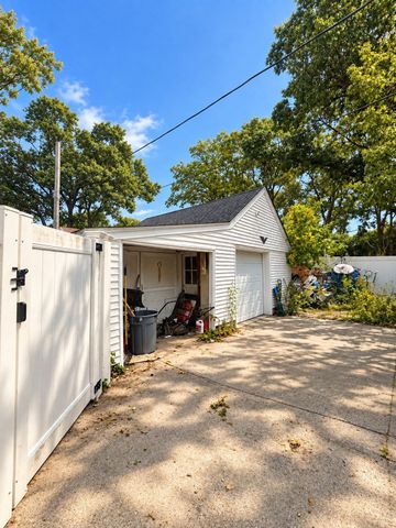 96 Birch St, Attleboro, MA 02703