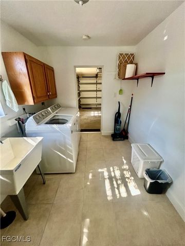 2859 Cheryl ST, Matlacha, FL 33993