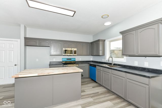 11050 Long Lake Lane, Fishers, IN 46037