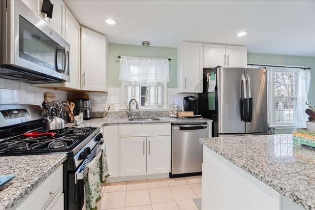 20 Washburn St, Attleboro, MA 02703