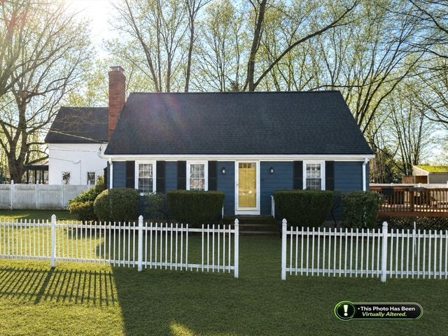 20 Washburn St, Attleboro, MA 02703